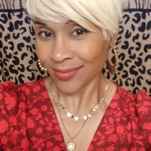 Meet your Posher, Yushica